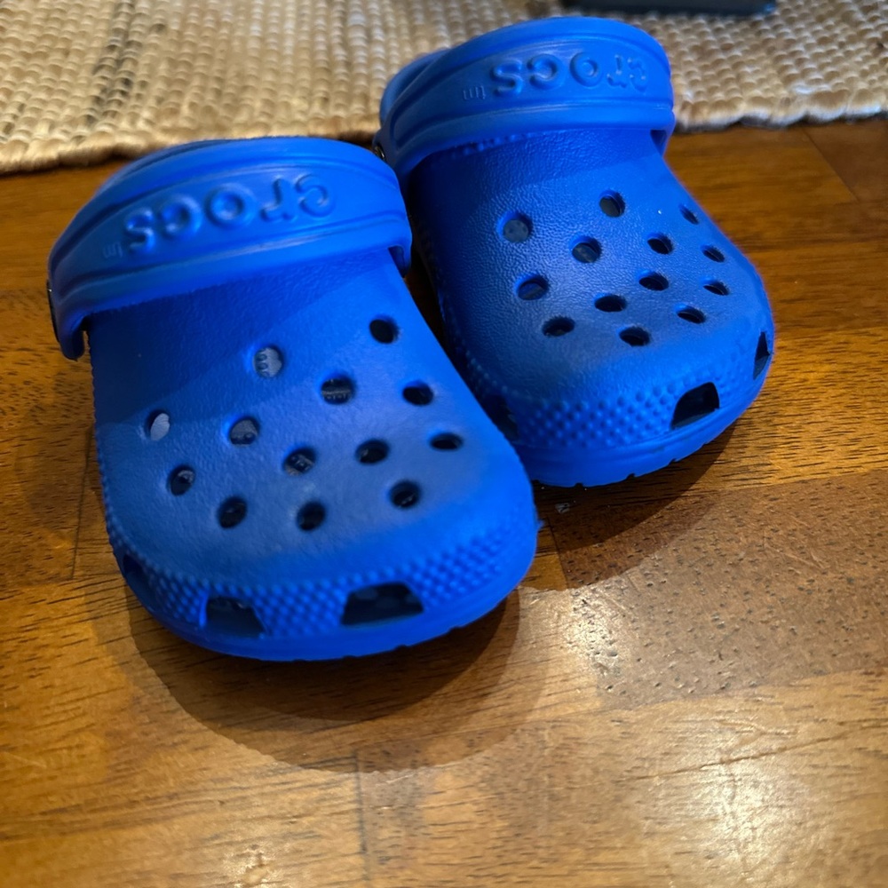 CROCS Kids Vibrant Blue Sandals